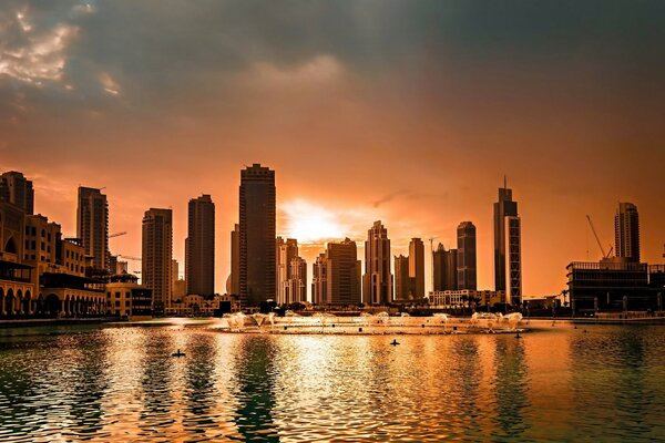 Fantástico Dubai al atardecer