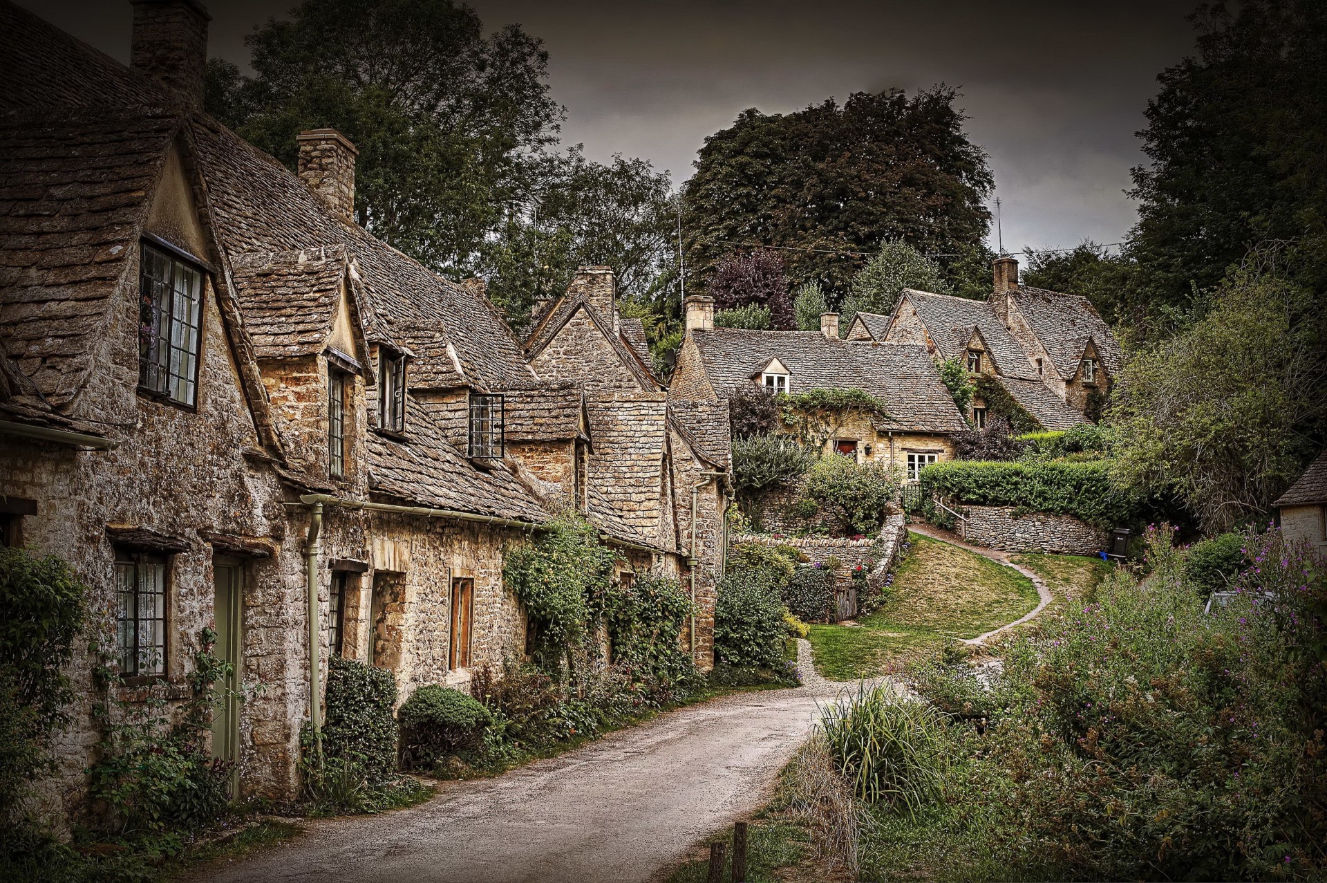 angleterre route vieille ville maisons