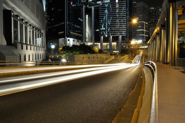 Strada notturna in Giappone con effetto