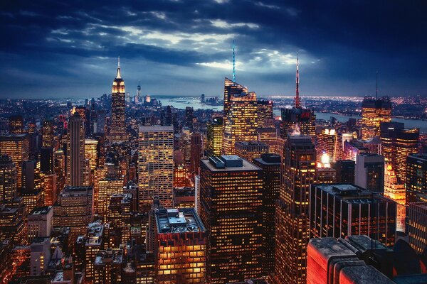 Città notturna negli Stati Uniti New York
