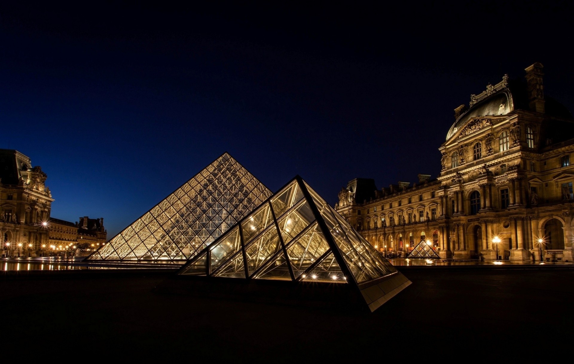 pirámide museo francia luz parís qatar airways ciudad louvre noche iluminación