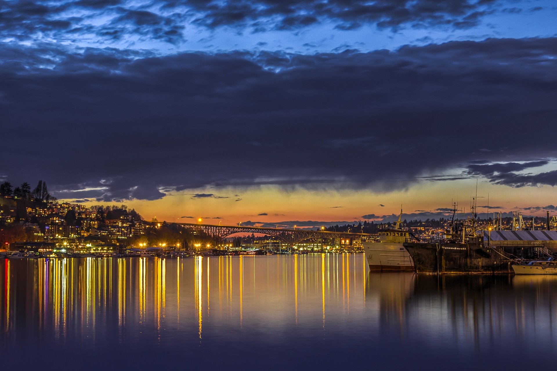 lumières nuages usa coucher de soleil washington seattle ville lac bateaux pont promenade