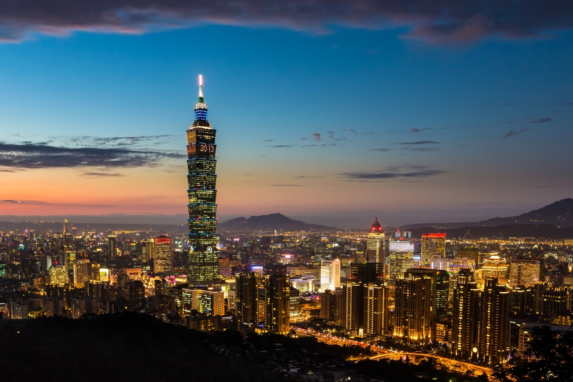 lumières nuit coucher de soleil vue gratte-ciel bâtiment ville taiwan république de chine panorama taipei 101 taipei