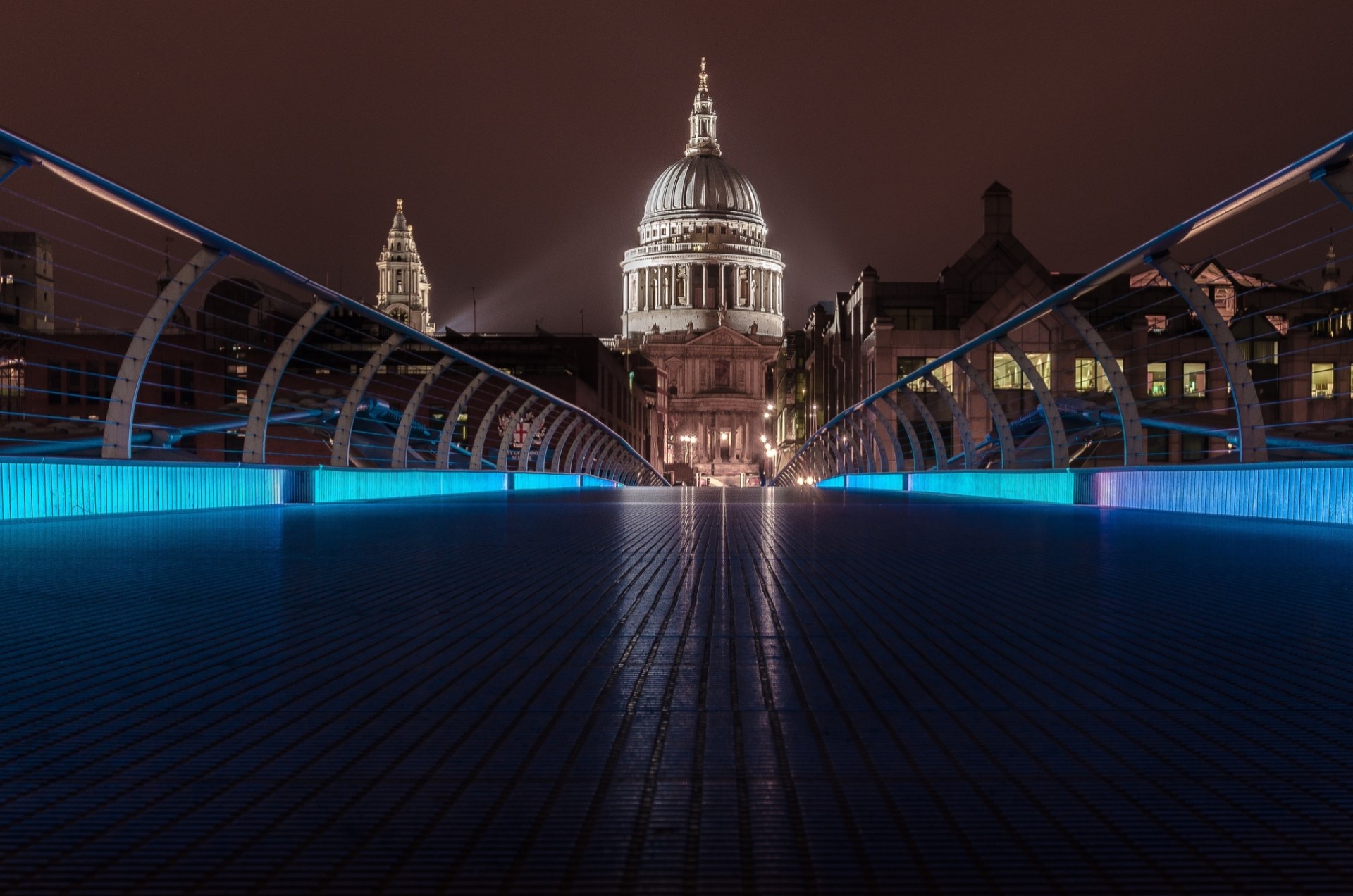 london bridge night town