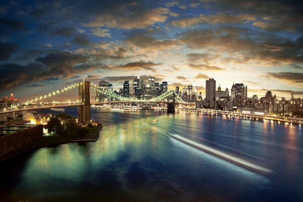 Brooklyn Bridge in den Abendlichtern