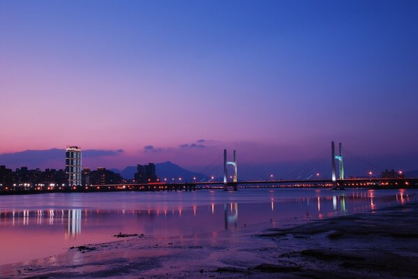 Río de noche en China