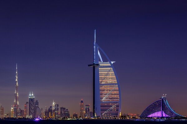 Ville de nuit Dubaï eau