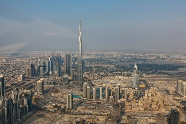Vista de la ciudad gris de Dubai