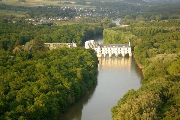 Le fabuleux coin de France: un château sur la rivière Chenonceau