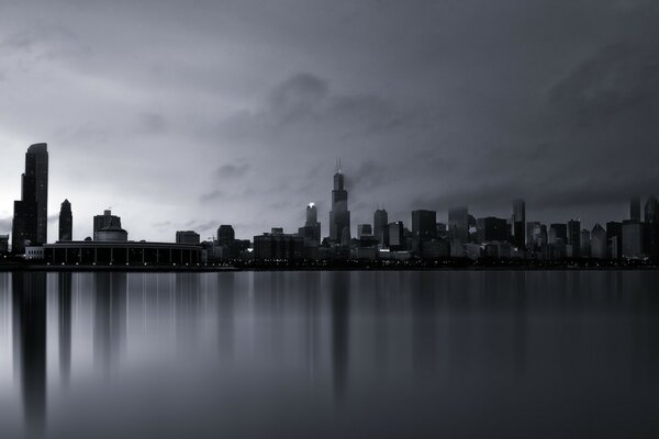 Schwarz-Weiß-Bild. Nebel in Chicago