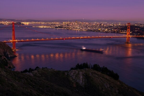 Nocny widok na San Francisco