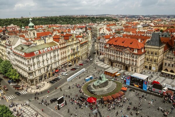 Vista dall alto della piazza della Città Vecchia a Praga