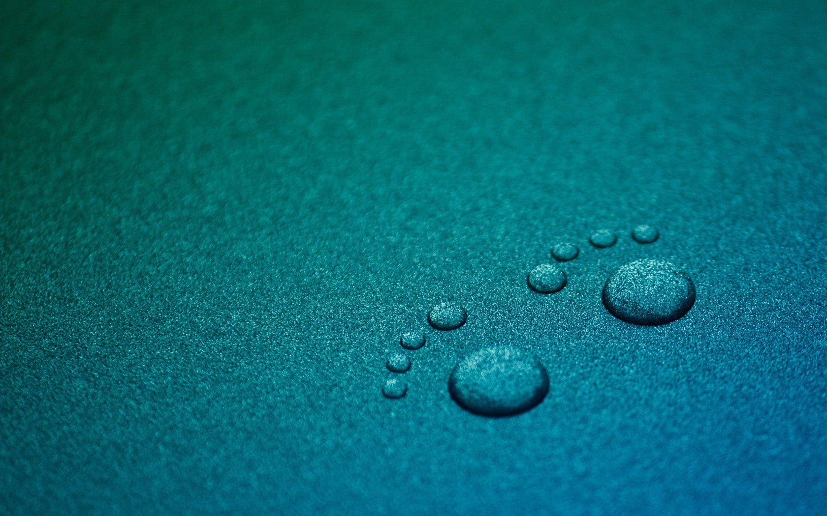 blaue oberfläche folgen minimalismus wassertropfen fußabdrücke beine füße tropfen wasser türkis hintergrund