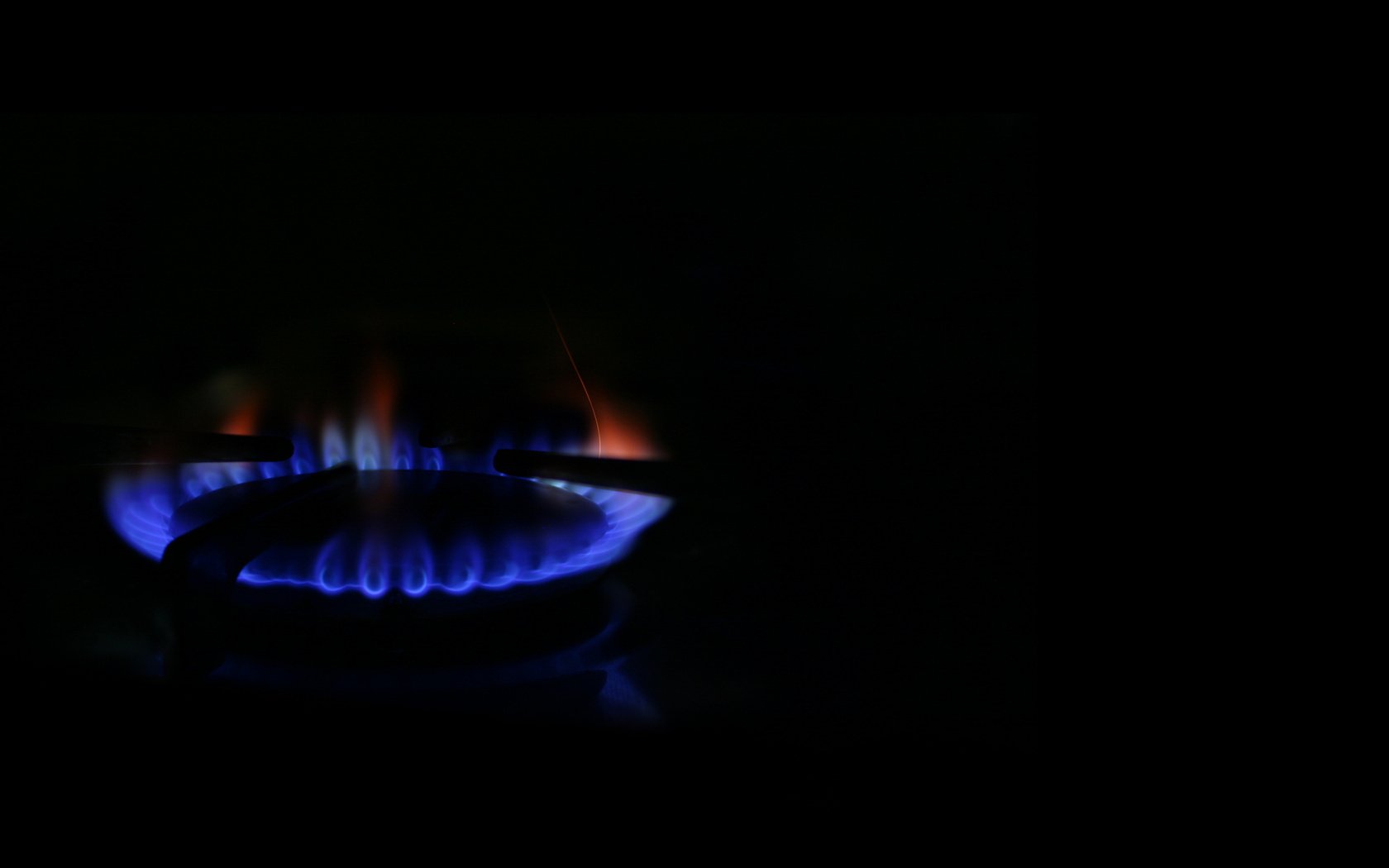 bruciatore a gas fuoco blu minimalismo buio fuoco semplicità stile sfondo nero