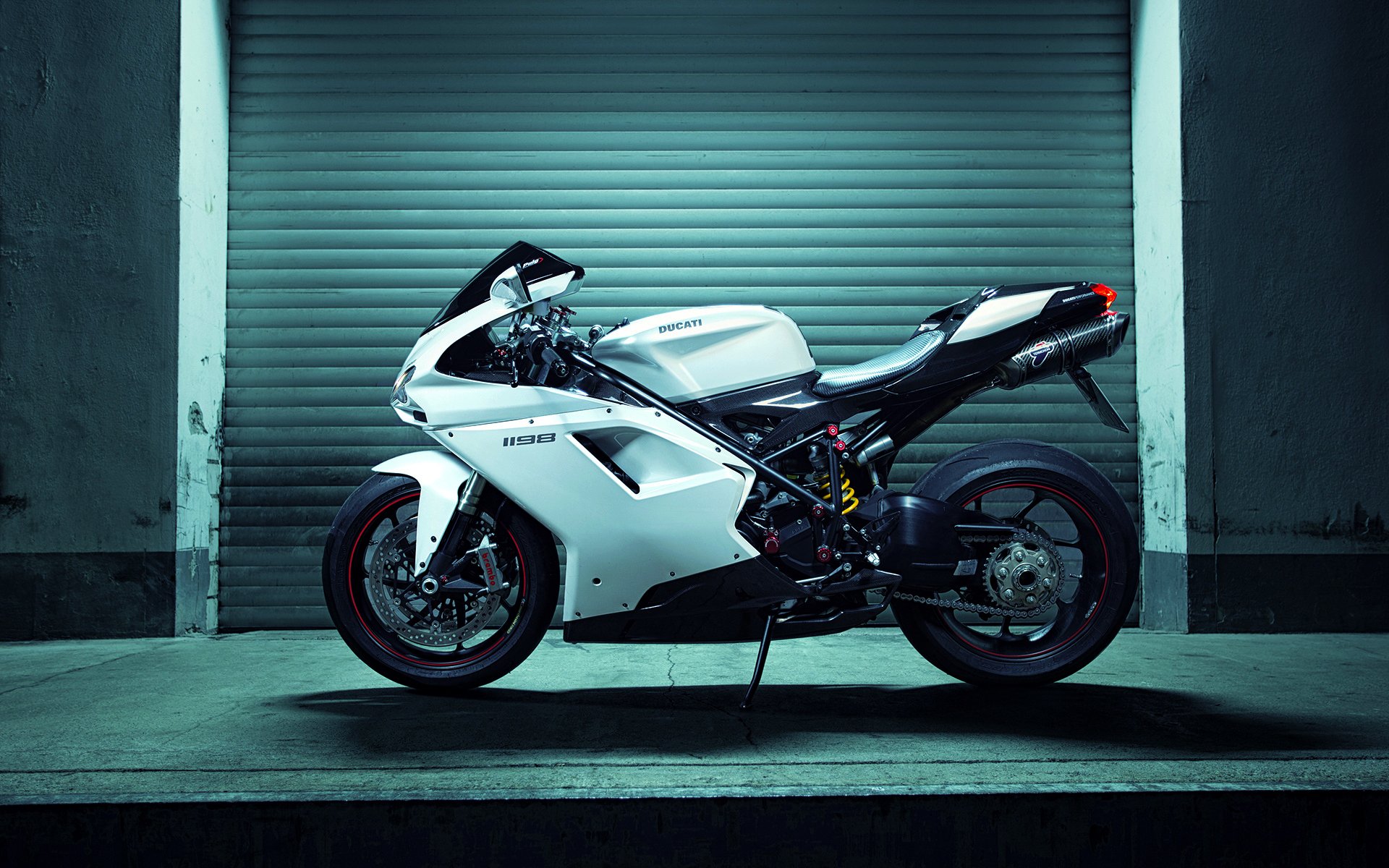 ducati 1198 italiano superbike motocicleta nigth carreras lado