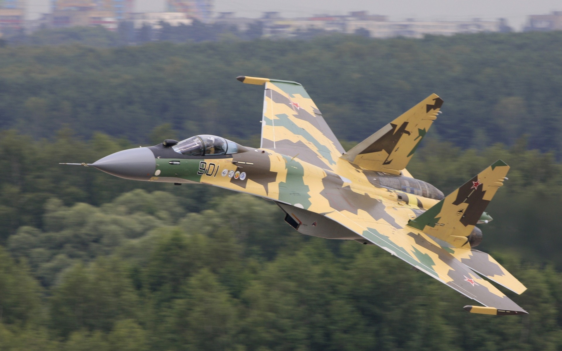 su-35 bombardiere foresta