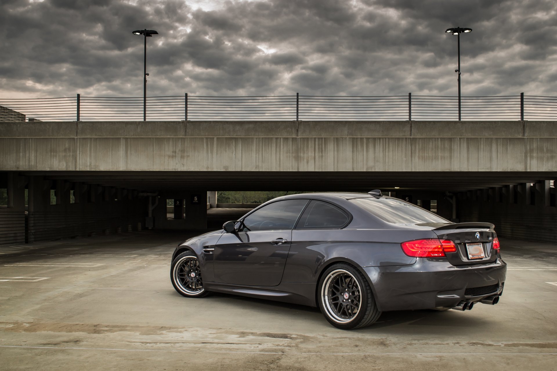 bmw m3 e92 gris aparcamiento bmw vista trasera