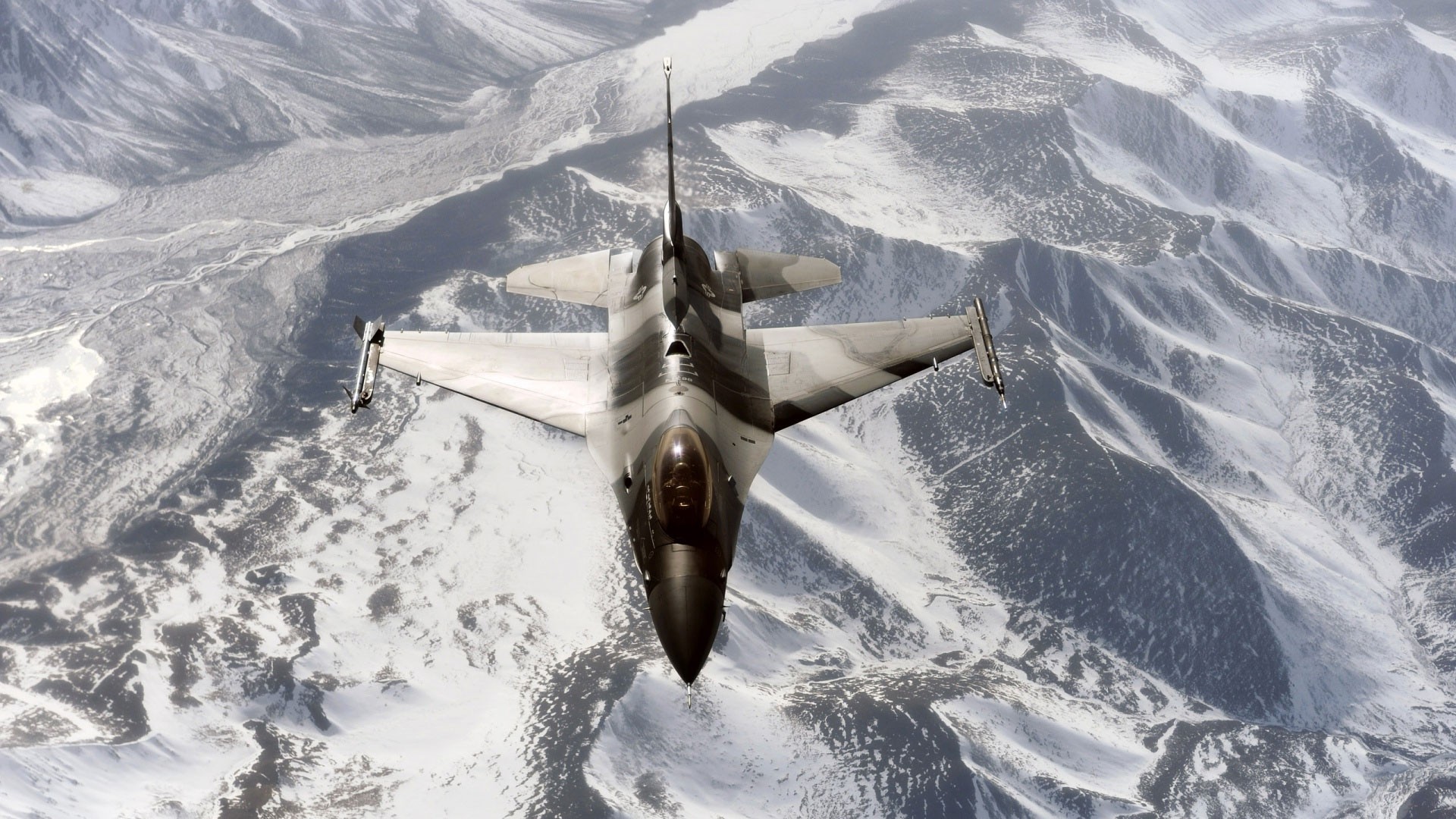 avion f-16 militaire montagnes