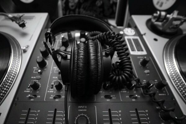 Kopfhörer und Narnitur für Musik im Radio