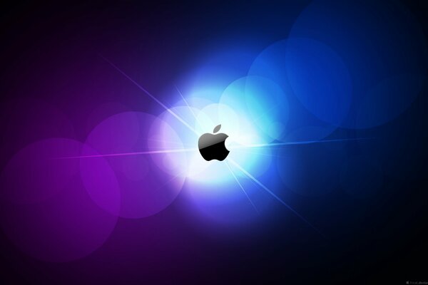 Логотип apple на фоне сине фиолетового свечения