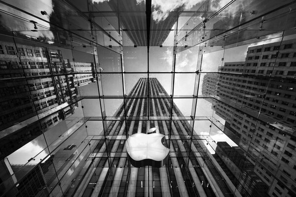 Gratte-ciel avec le logo Apple filtre noir et blanc