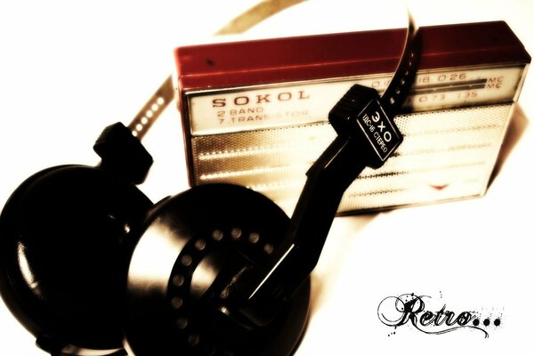 Retro Falcon receptor con auriculares