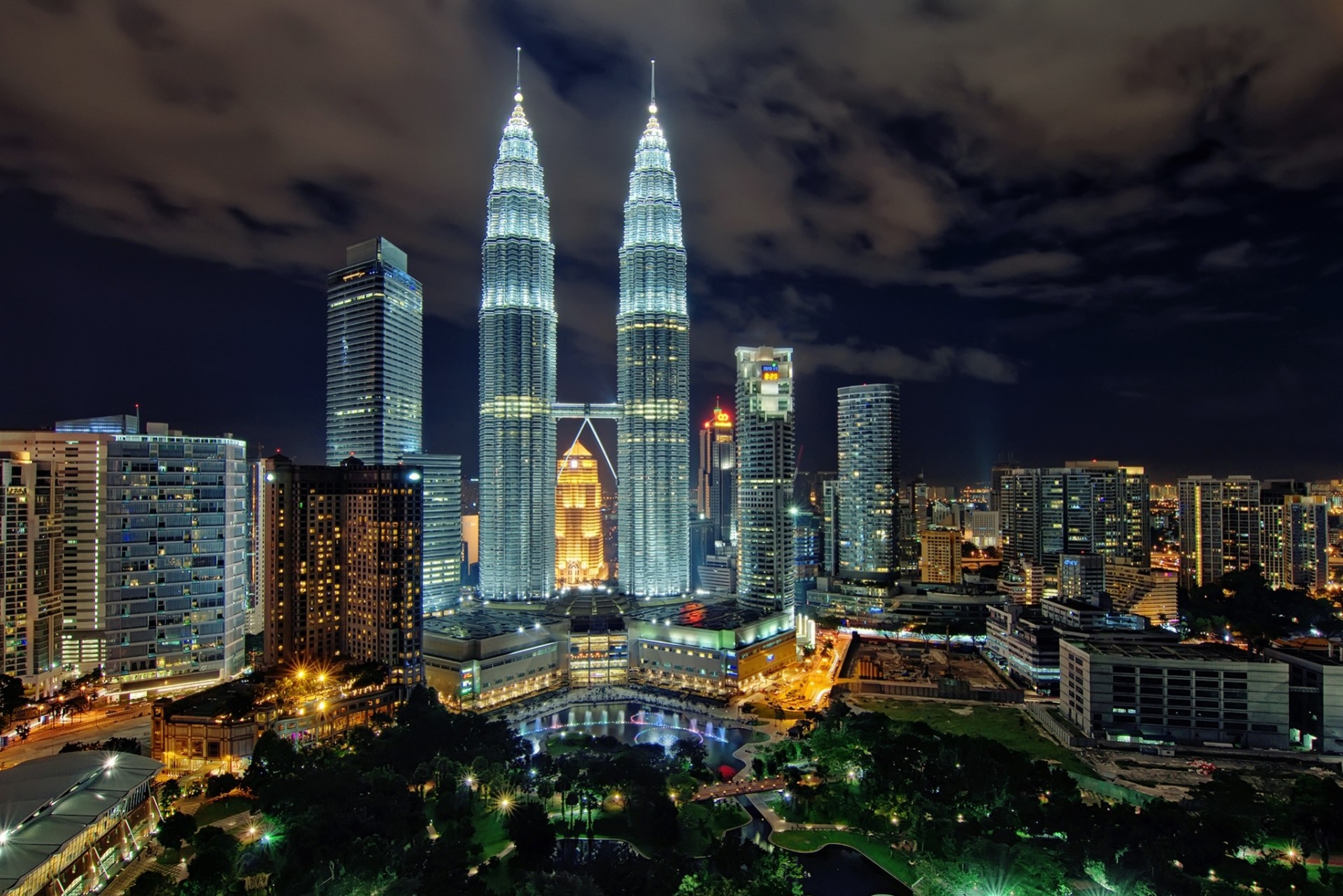 kuala lumpur malaysia nacht wolkenkratzer