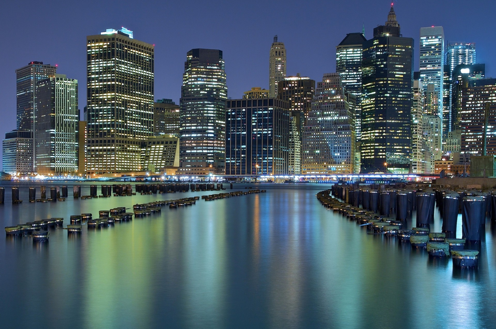 bucht new york pfähle wolkenkratzer gebäude nachtstadt