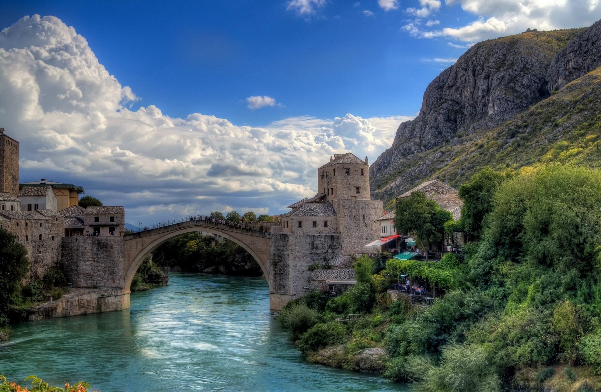 bosnie-herzégovine vieux pont rivière pont rochers mostar