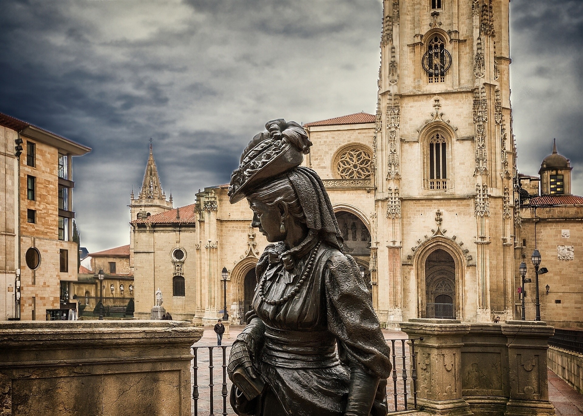 cathedral asturias square spain sculpture