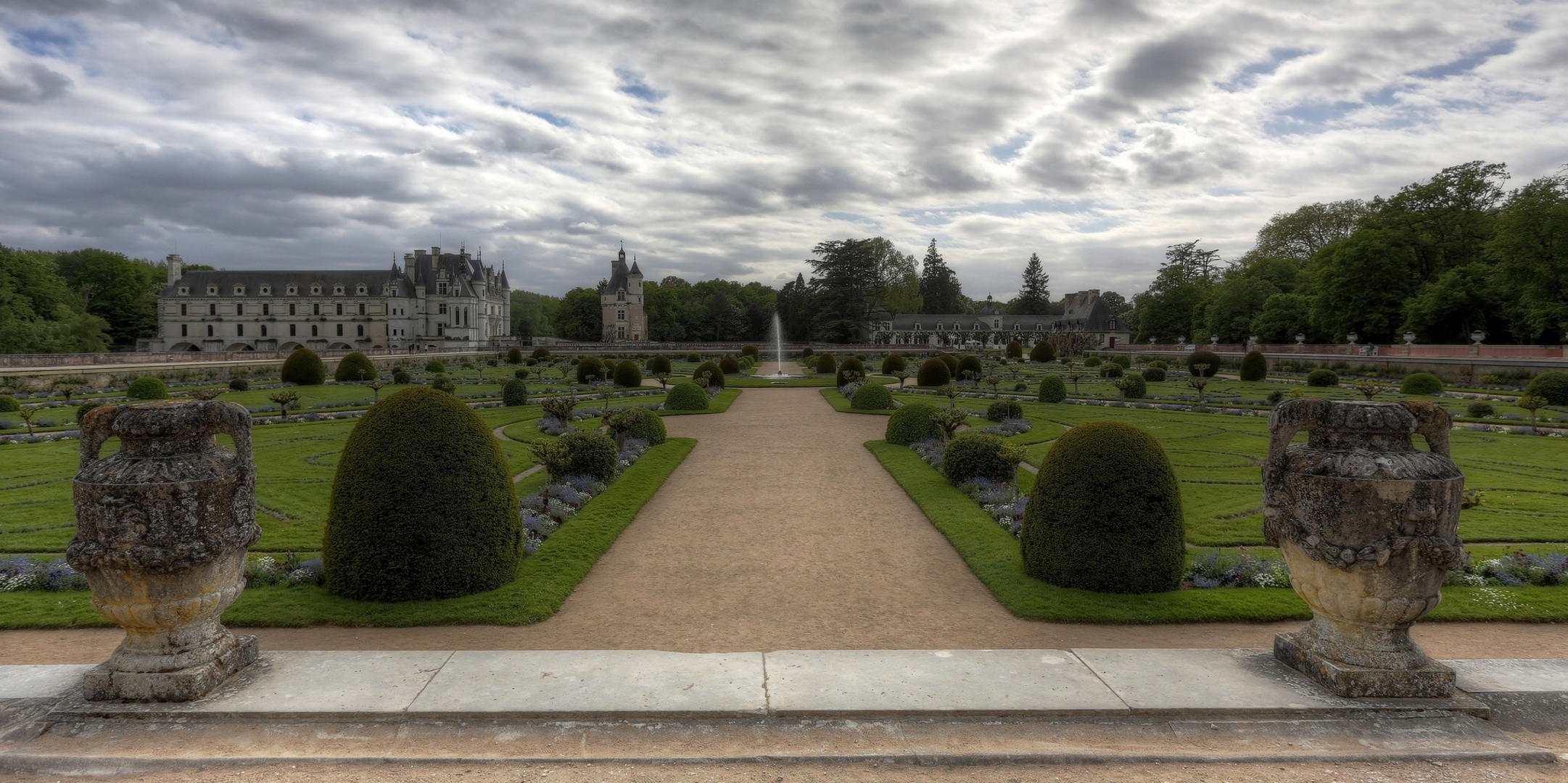 francja zamek chenonceau fontanna qatar airways blokada park panorama krzaki