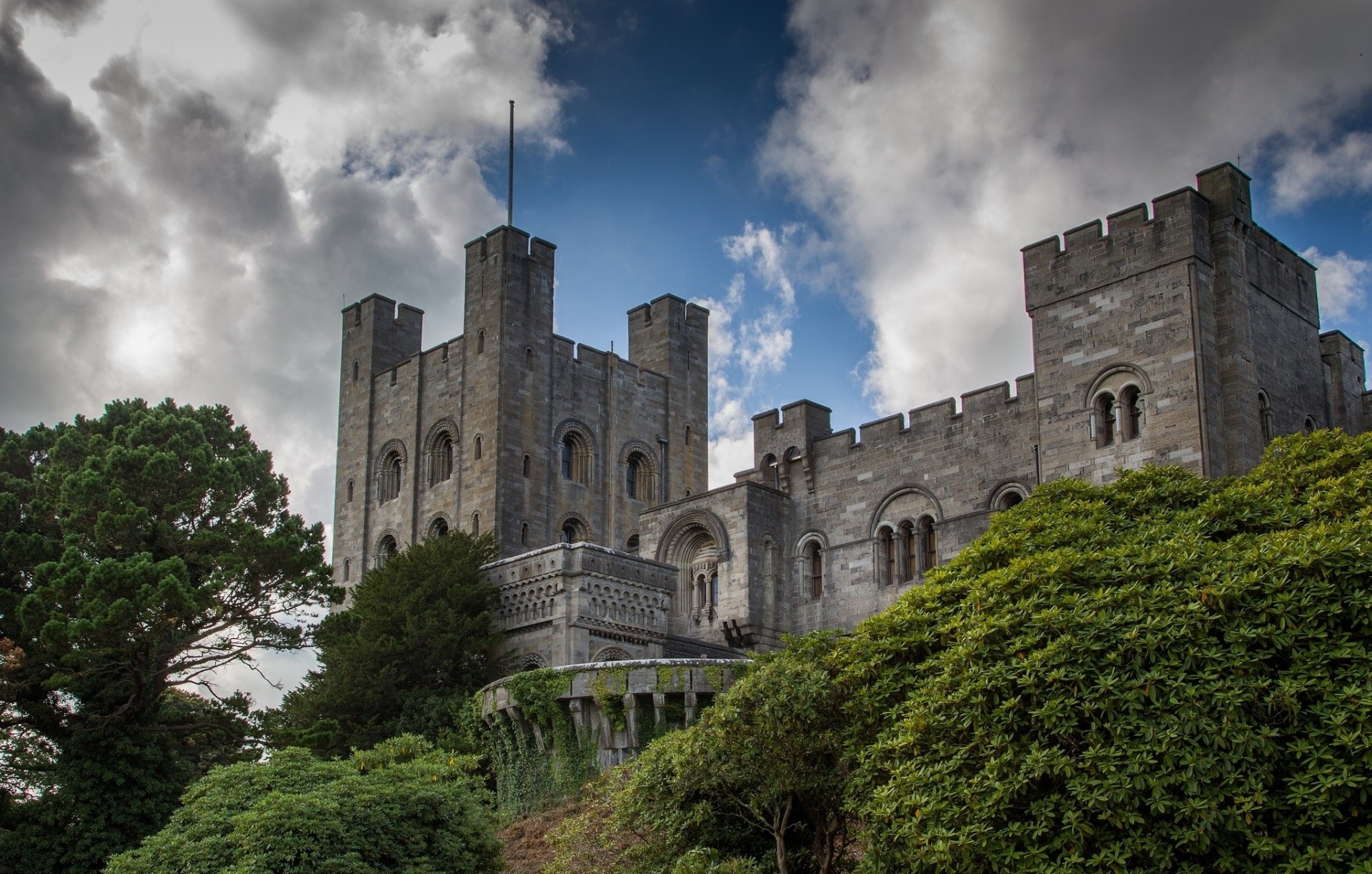 blocco inghilterra bangor galles del nord castello di penrhyn cespugli