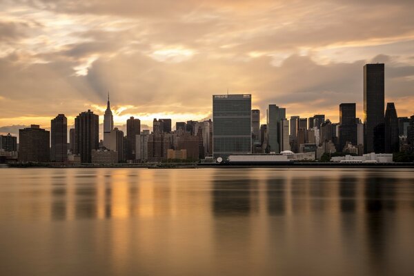 Vista de nueva York desde la otra orilla