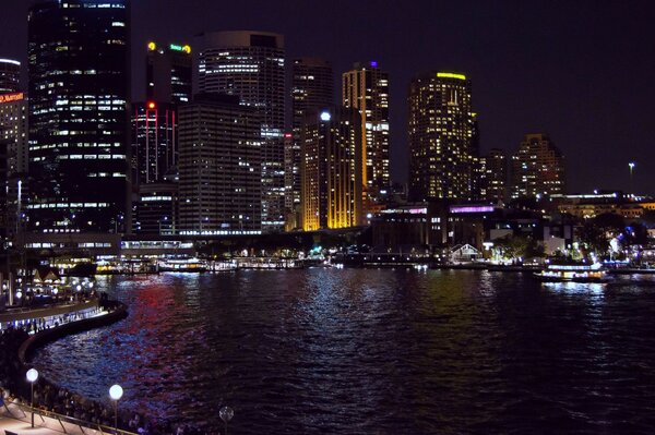 Sydney nocturne avec de multiples lumières