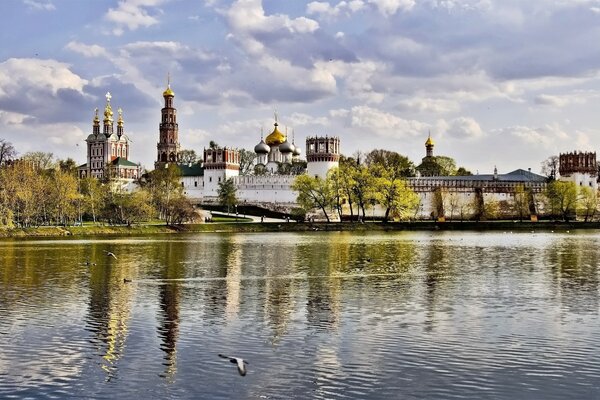 Moskwa rzeka dzień Kościół