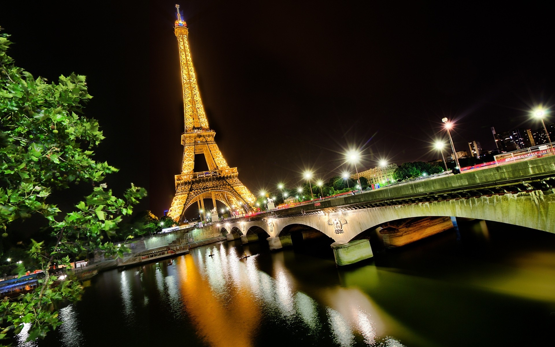 paryż wieża eiffla qatar airways la tour eiffel