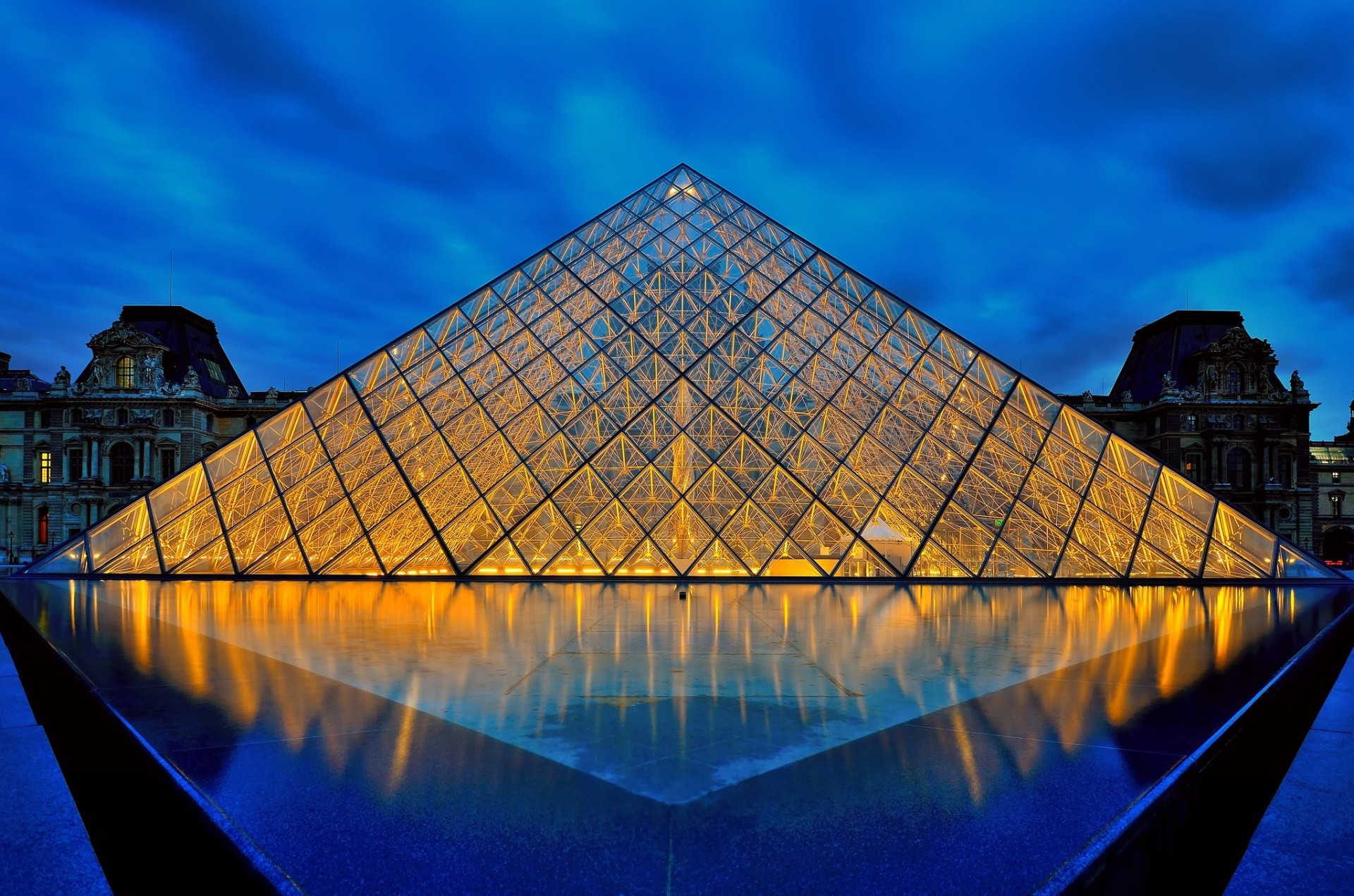 france paris pyramide musée du louvre