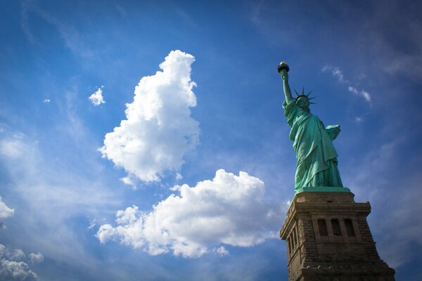 Hermosa estatua de la libertad en nueva York