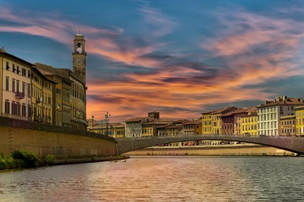 Puente sobre el río Arno