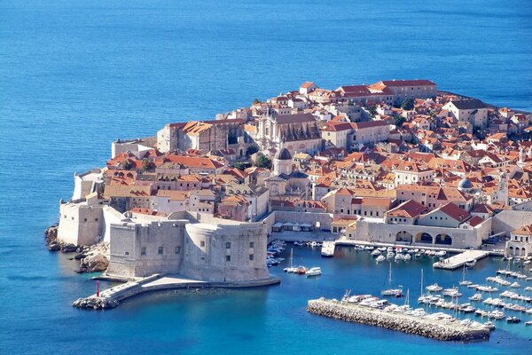 Dubrovnik partie de la Croatie debout sur l eau