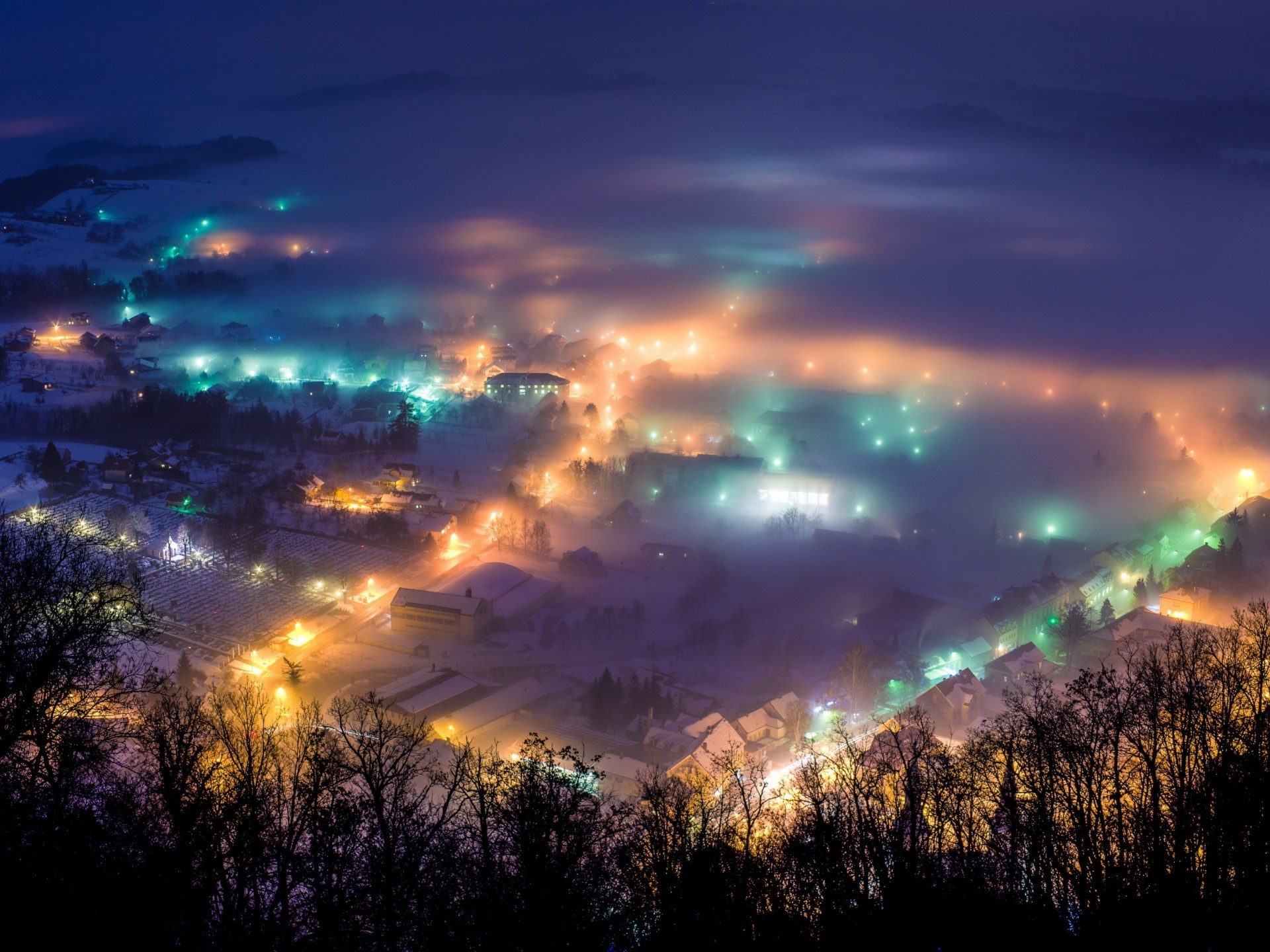 luci nebbia notte città