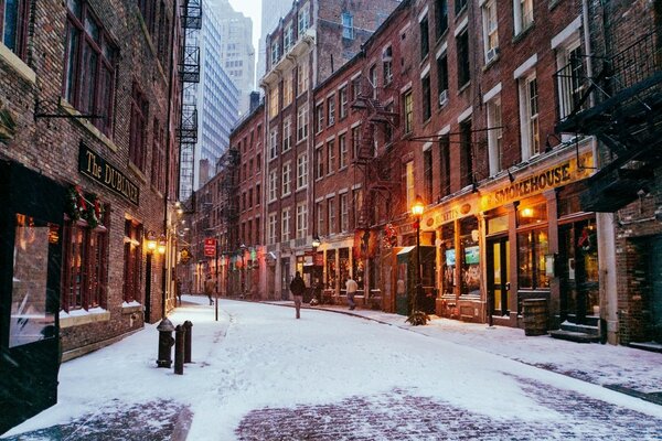 Verschneite Manhattan am kalten Abend