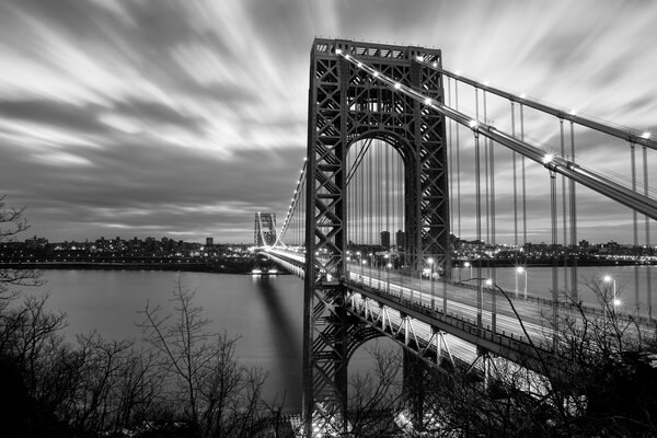 Pont sur la rivière à New York