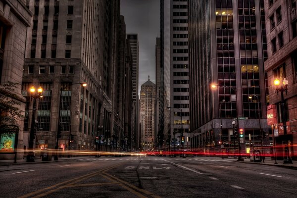 Lumières de la ville de nuit et gratte-ciel