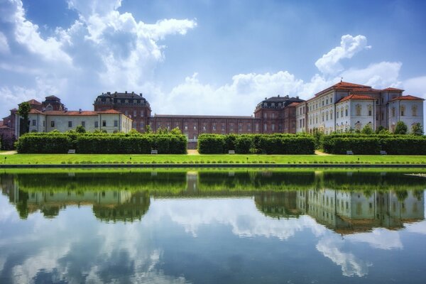 Mirror image of the palace in the pond