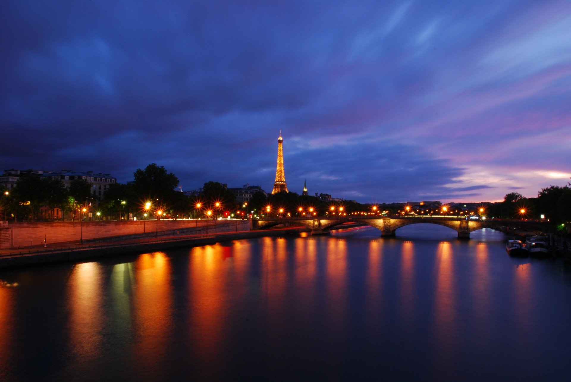 notte nuvole parigi