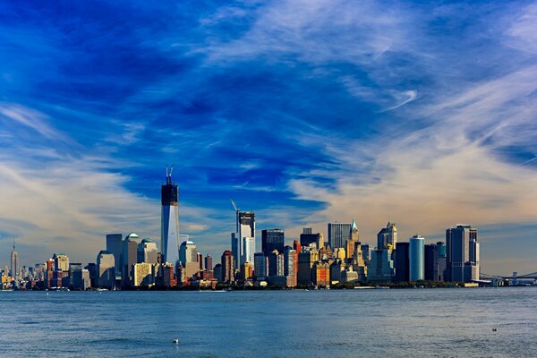 Vista de casas en Manhattan por la tarde