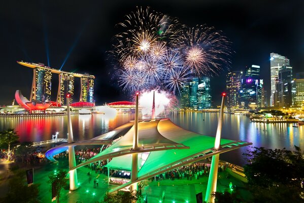 Feuerwerk in der Nacht von Singapur