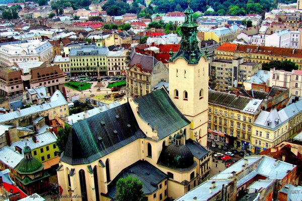 Die Dächer der ukrainischen Stadt Lviv