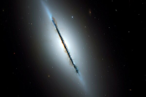 Image d une galaxie dans l espace entouré d étoiles